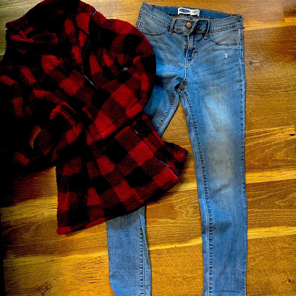 Sold these are not for sale- they are included in the 4 pair Rockstar Jeans